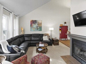 TV, offices - Lovely 4 BDR Home w/ Private Hot Tub; Near Trails! (Cottonwood Heights)