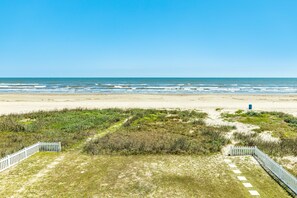 On the beach - Updated Beachfront Home w/ Panoramic Gulf Views, Open Plan - Steps from Sand (Galveston)