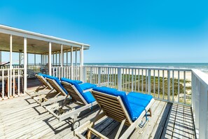 Property grounds - Updated Beachfront Home w/ Panoramic Gulf Views, Open Plan - Steps from Sand (Galveston)