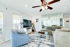 TV, DVD player - Updated Beachfront Home w/ Panoramic Gulf Views, Open Plan - Steps from Sand (Galveston)