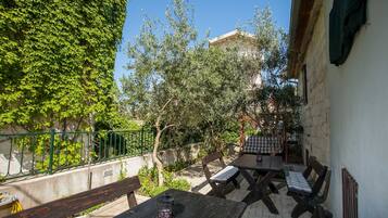 Traditional Townhome, 5 Bedrooms | Terrace/patio