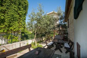 Traditional Townhome, 5 Bedrooms | Terrace/patio