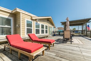 Outdoor dining - Dog Friendly Beachside Home w/ Huge Deck, Fenced Yard, Great Kitchen & More! (Galveston)