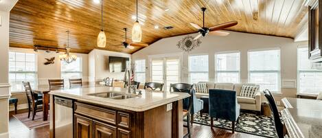 المنشأة من الداخل