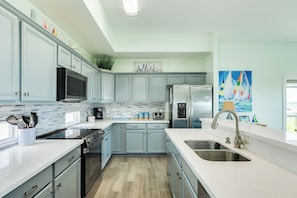 冰箱、微波炉、烤箱、炉灶