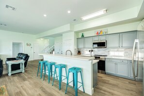 冰箱、微波炉、烤箱、炉灶