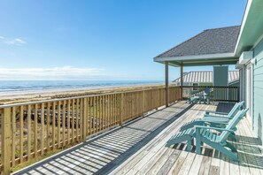 Property grounds - Beachfront w/ Dune Walkover, Gulf Views from Every Room, Large Patio (Galveston)