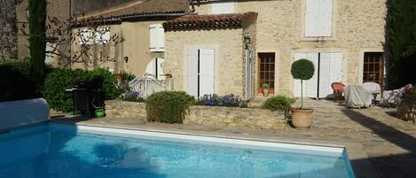 Piscina externa, piscina aquecida