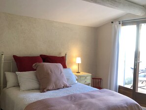 3 chambres, fer et planche à repasser, Wi-Fi gratuit, draps fournis