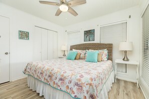 3 bedrooms, iron/ironing board, free WiFi, bed sheets - Updated Beachside Home w/ Fully Equipped Kitchen, 2 Decks+Patio (Galveston)