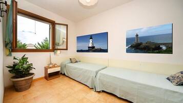 2 bedrooms, travel cot, free WiFi