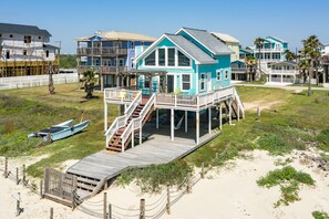 Exterior - Cozy Beachfront, Pet Friendly Home w/ Loft & Covered Patio - Steps from Beach! (Galveston)