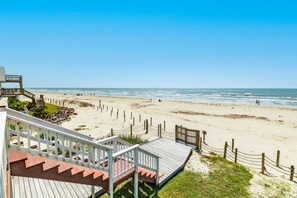 On the beach - Cozy Beachfront, Pet Friendly Home w/ Loft & Covered Patio - Steps from Beach! (Galveston)