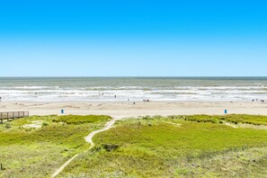 On the beach - Private Beachfront Home w/ 5 Suites, 2 Decks, Dog Friendly & Steps From Beach (Galveston)