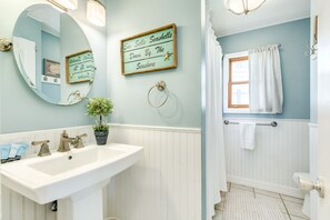 Handtücher, Seife, Shampoo, Toilettenpapier