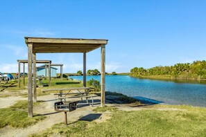 Outdoor dining - Panoramic Gulf Views @ Beachfront Home w/ Updated Interior, Free Wifi (Galveston)