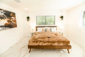 4 bedrooms, iron/ironing board, free WiFi, bed sheets