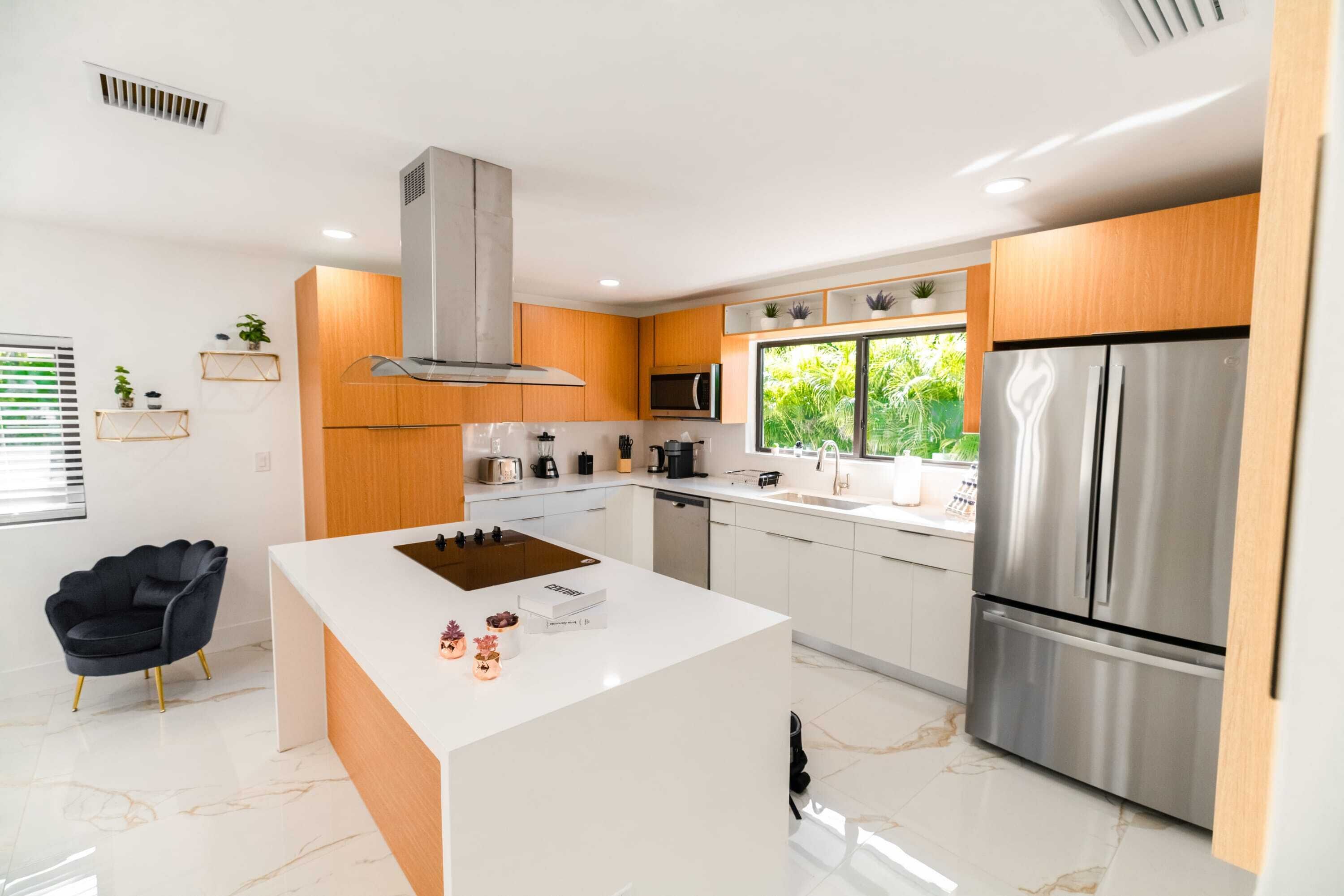 冰箱、微波炉、烤箱、炉灶