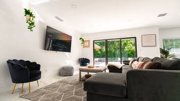 Smart-TV, Kamin, Arbeitsbereiche