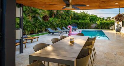 Lovely Villa w/a Chill Covered Terrace+Grill & Cool Games