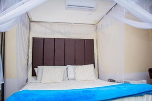 Standard Double Room | Free WiFi, bed sheets - Rugems Executive Lodge (Lusaka)