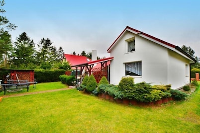 Spacious cottage, idyllic right on the lake, Spore
