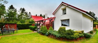 Spacious cottage, idyllic right on the lake, Spore