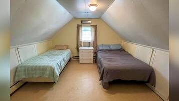4 bedrooms, iron/ironing board, free WiFi, bed sheets