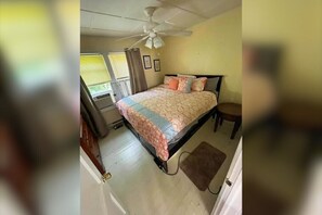 4 makuuhuonetta, silitysrauta/-lauta, ilmainen Wi-Fi, vuodevaatteet