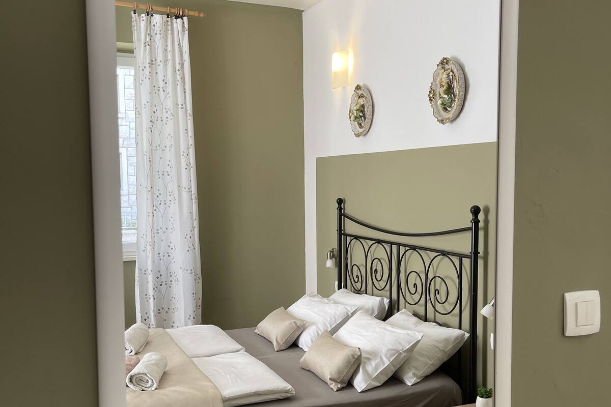 Double Room | Free WiFi, bed sheets