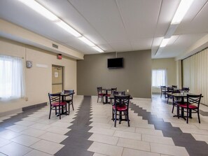 Dining - Econo Lodge Forest City (Forest City)