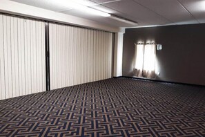 Interior - Econo Lodge Forest City (Forest City)