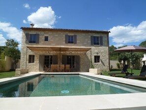Outdoor pool - Mas de caractère en Provence (Uzès)