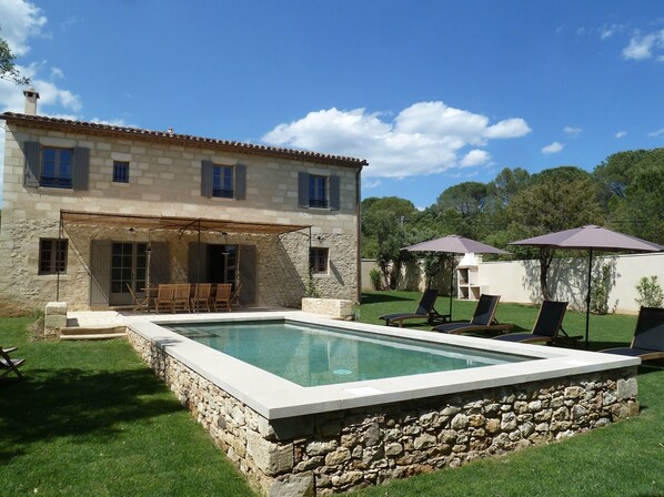 Outdoor pool - Mas de caractère en Provence (Uzès)