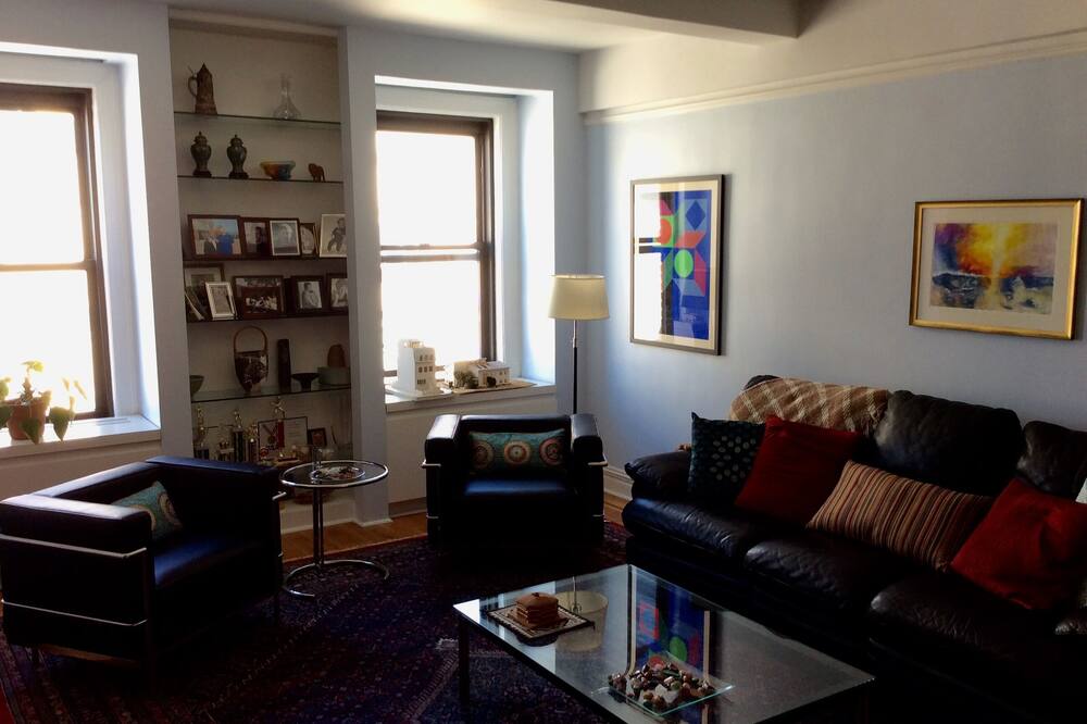 1\/2 block to Central Park - W 84th Street