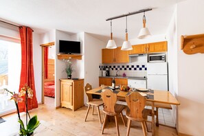 Fridge, microwave, dishwasher, coffee/tea maker
