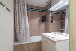 Hair dryer, towels - Les Jardins de Ramel - Apt proche des pistes avec Wifi (Bagnères-de-Luchon)