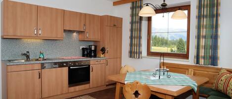 Geladeira, fogão, cooktop, lava-louças