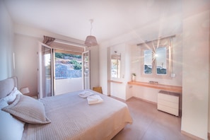 3 bedrooms, soundproofing, iron/ironing board, WiFi