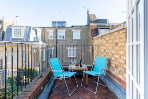 Property grounds - Godfrey Street (London)
