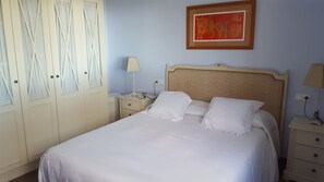 2 bedrooms, iron/ironing board, travel crib, free WiFi - Premium home in a stunning location (Moratalla)
