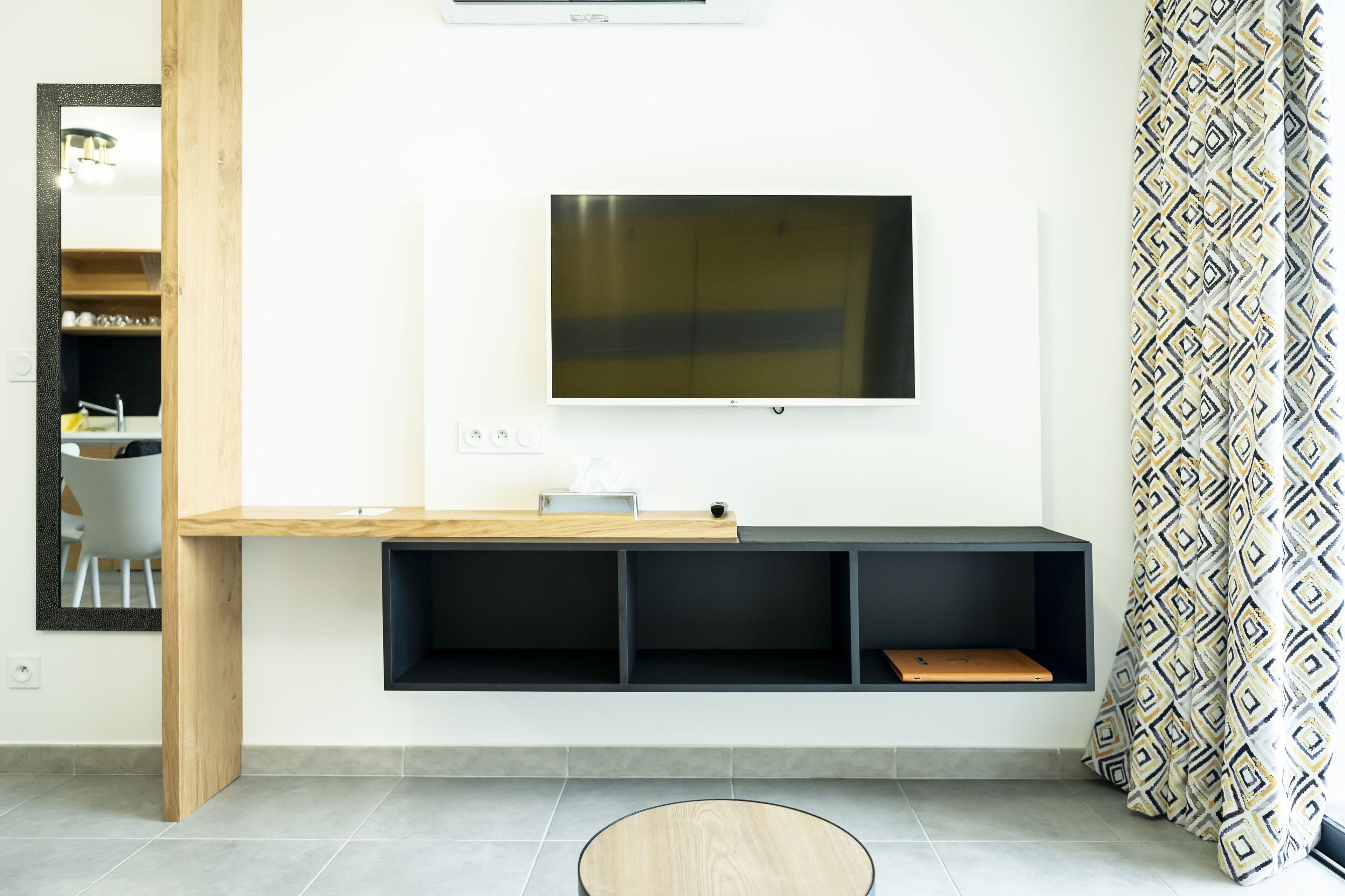 108-cm tv with digital channels