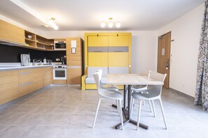 Superior Apartment, 1 Bedroom, Kitchen, Ground Floor | Living area