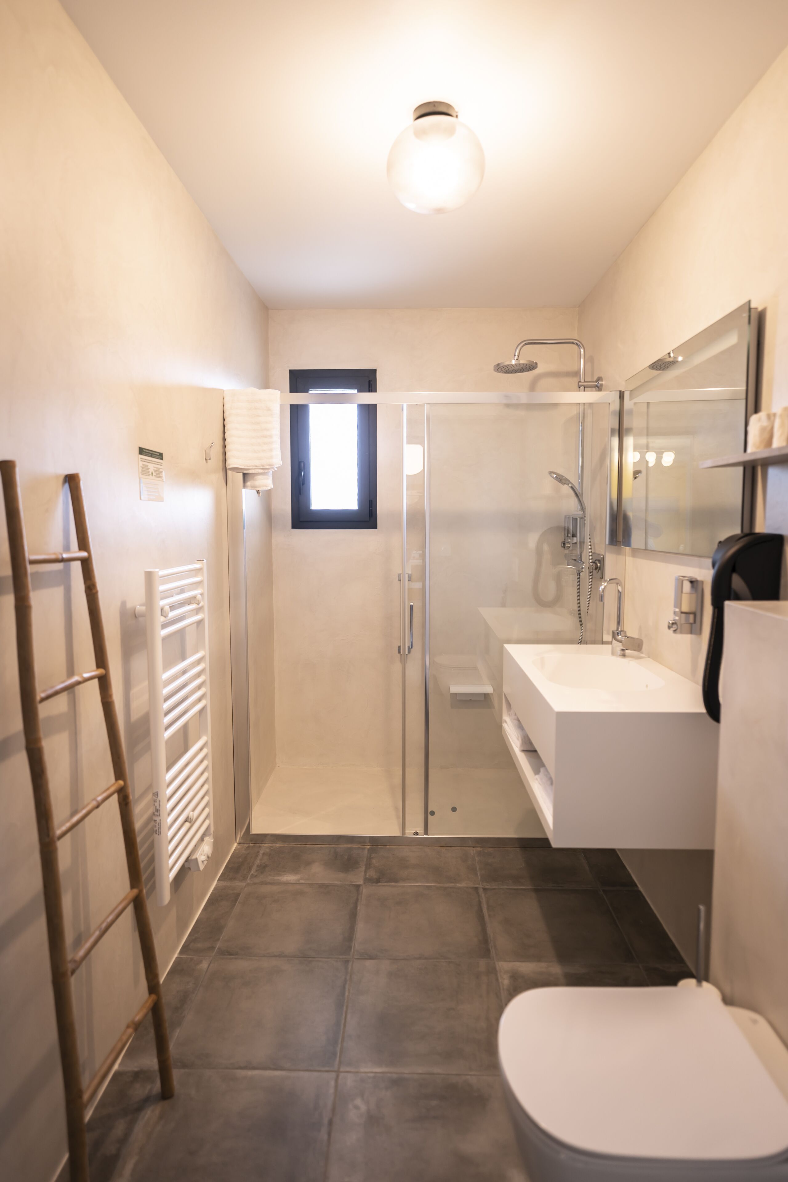 superior apartment, 1 bedroom, kitchen, ground floor | bathroom | shower, rainfall showerhead, free toiletries, hair dryer