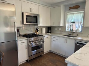 Fridge, microwave, stovetop, dishwasher