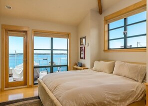 3 bedrooms, desk, iron/ironing board, WiFi