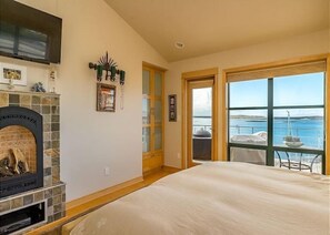 3 bedrooms, desk, iron/ironing board, WiFi