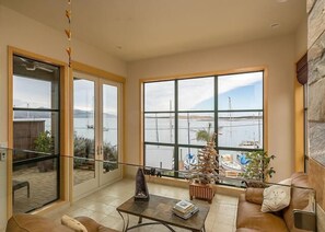 TV, fireplace, DVD player, offices