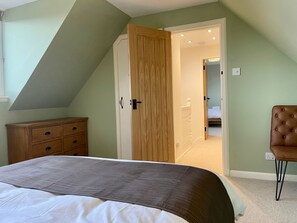 3 chambres, fer et planche à repasser, Wi-Fi gratuit, draps fournis