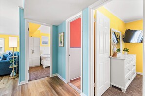 3 bedrooms, iron/ironing board, WiFi, bed sheets - Steps to Beach-1st Floor-Near Convention Center (Ocean City)